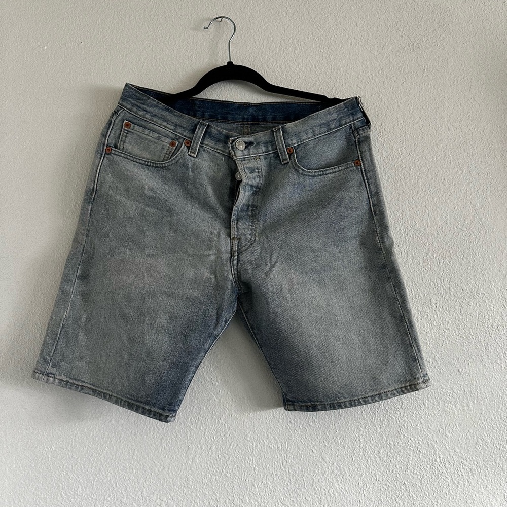 501 Levi's Men's Light Blue Jean Shorts